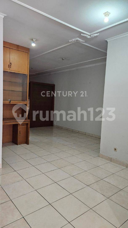 Spacious 3-Bedroom House with Modern Kitchen