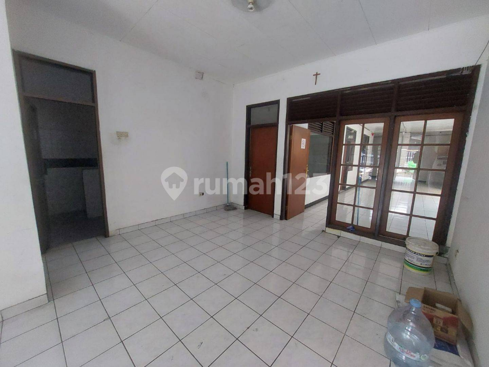 Spacious 4-Bedroom House with Modern Interior