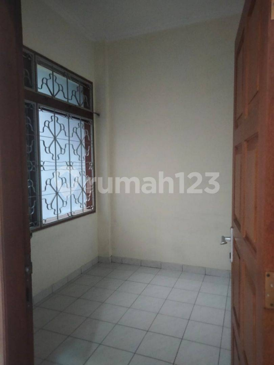 Rumah Rapi dan Nyaman di Astana Anyar