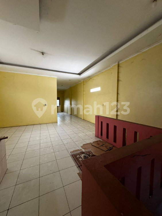 Commercial Building with 190m² Space