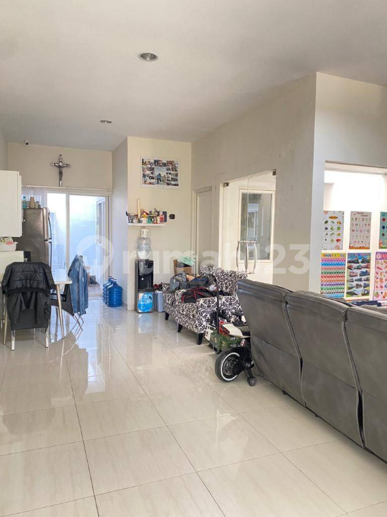 Spacious 3-Bedroom House with Modern Kitchen