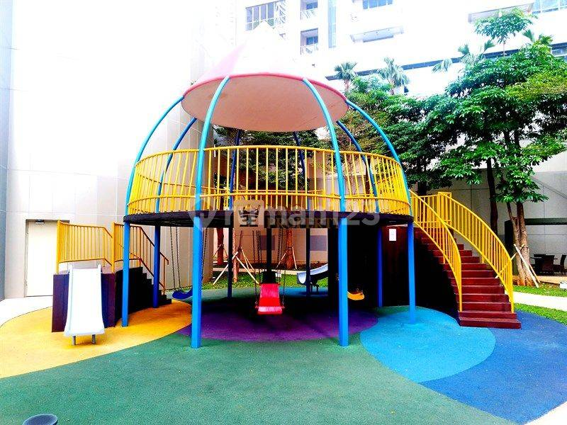 Modern 2-Bedroom Condo Near Central Park Mall