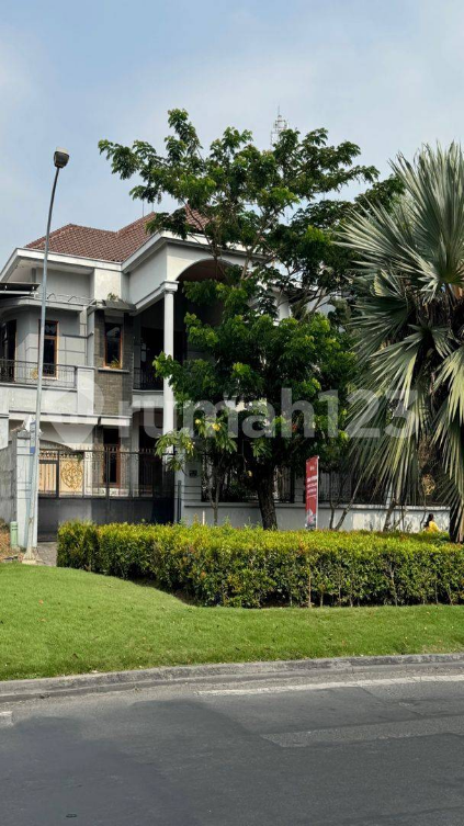 Large Commercial Two-Story House in Citraland Area