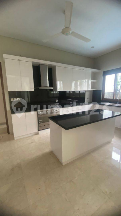 Luxurious 5-Bedroom House with Pool in Kemang