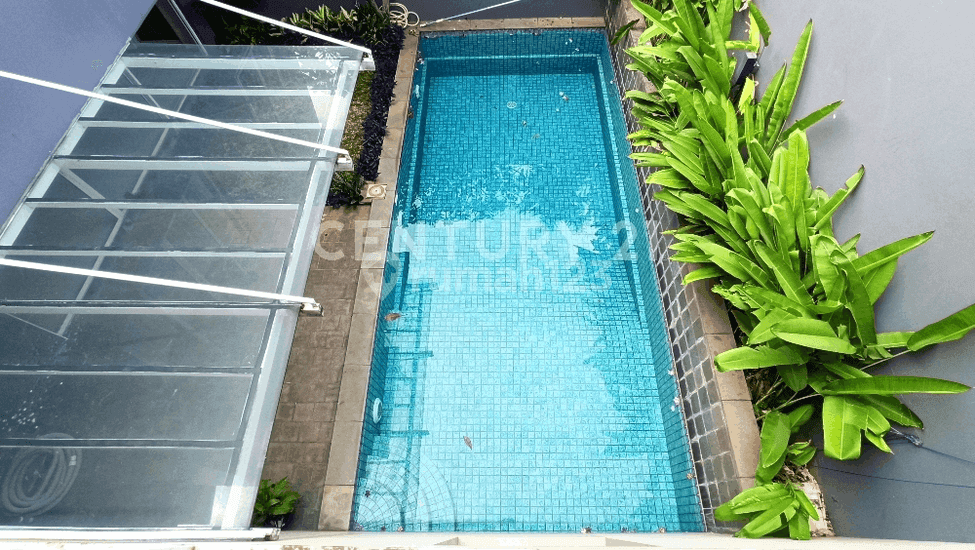 Modern 3-Story House with Private Pool