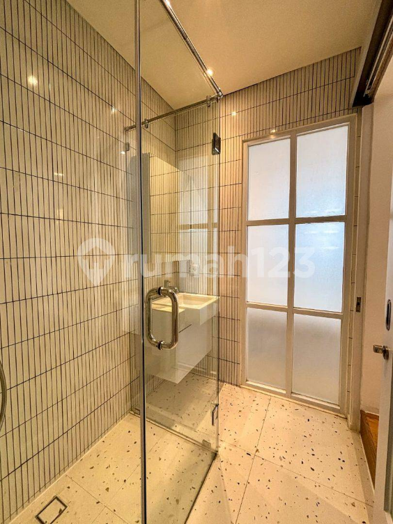 Modern 1BR Apartment with City View, Fully Furnished