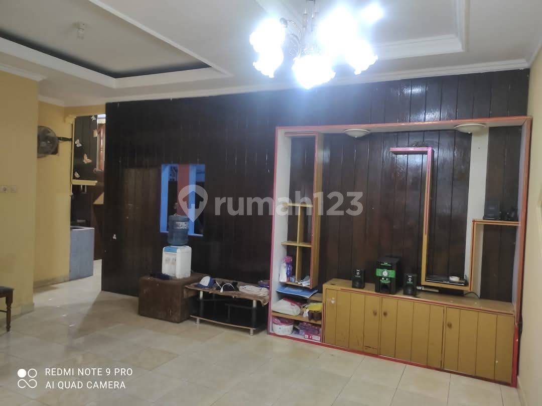 Nice house, ready to live in, flood-free in Bintaro