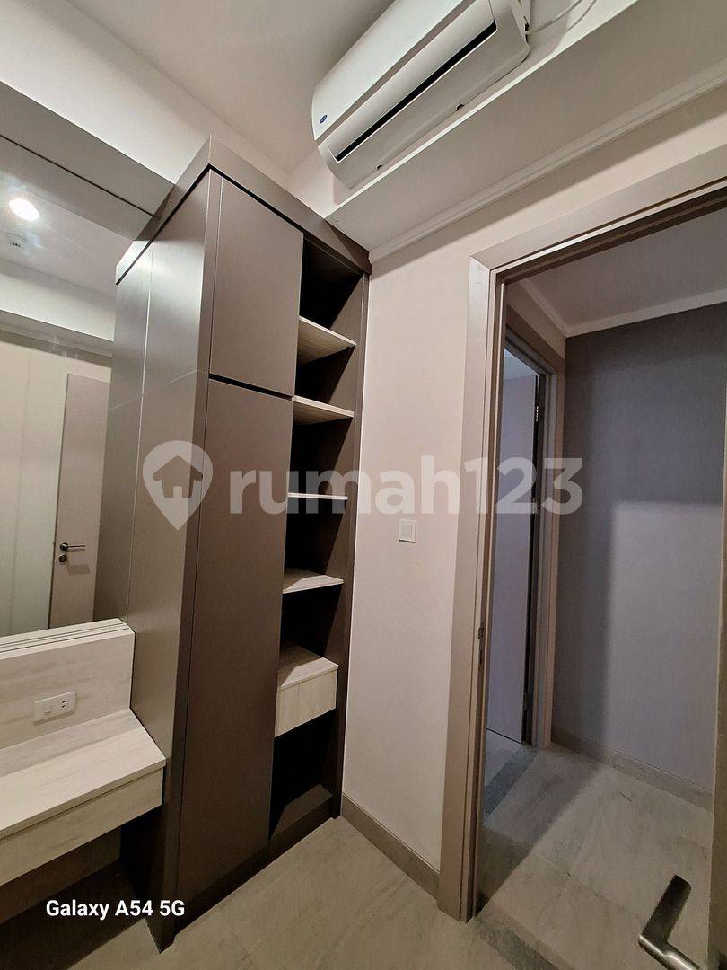 2BR Furnished Apartment on 33rd Floor