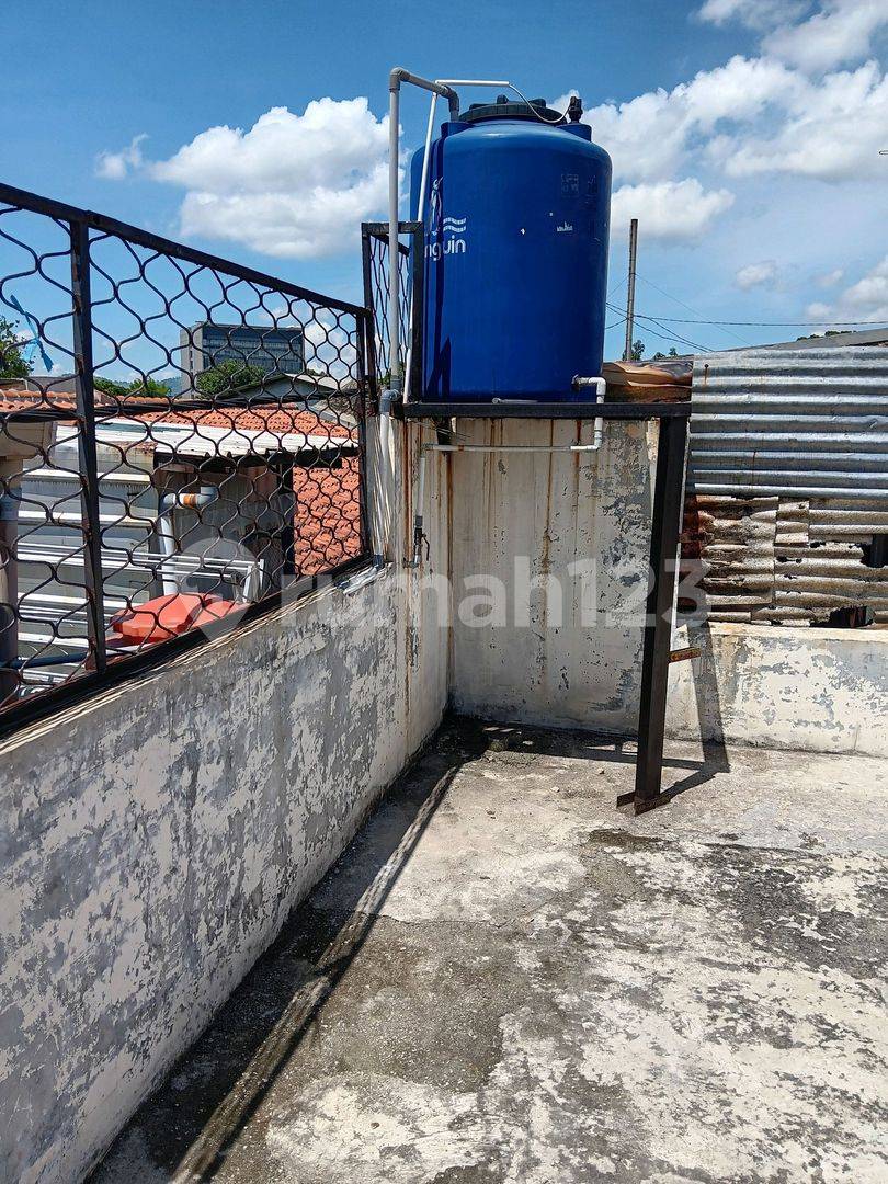 Two-Bedroom House in Strategic City Location Near Key Facilities