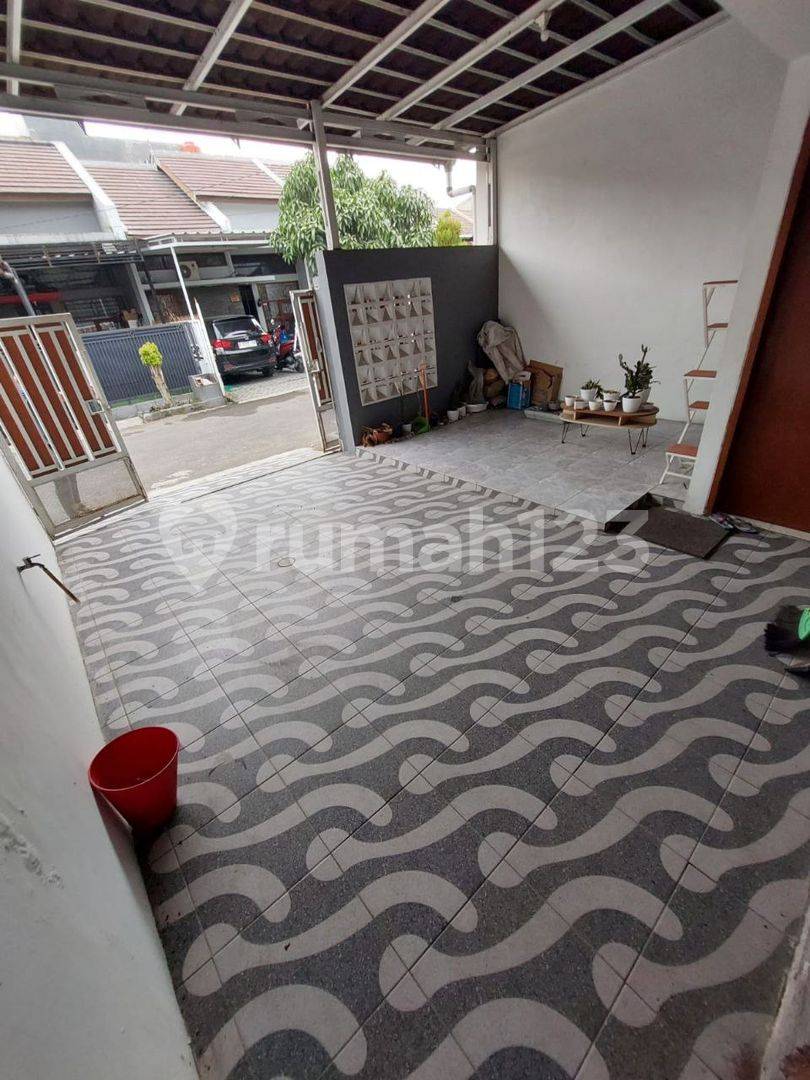 1.5 Story Property with Full Furnishings and Multiple Amenities