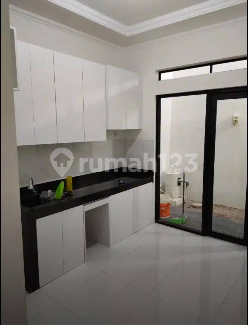 Modern Property Near City Toll and Strategic Urban Locations