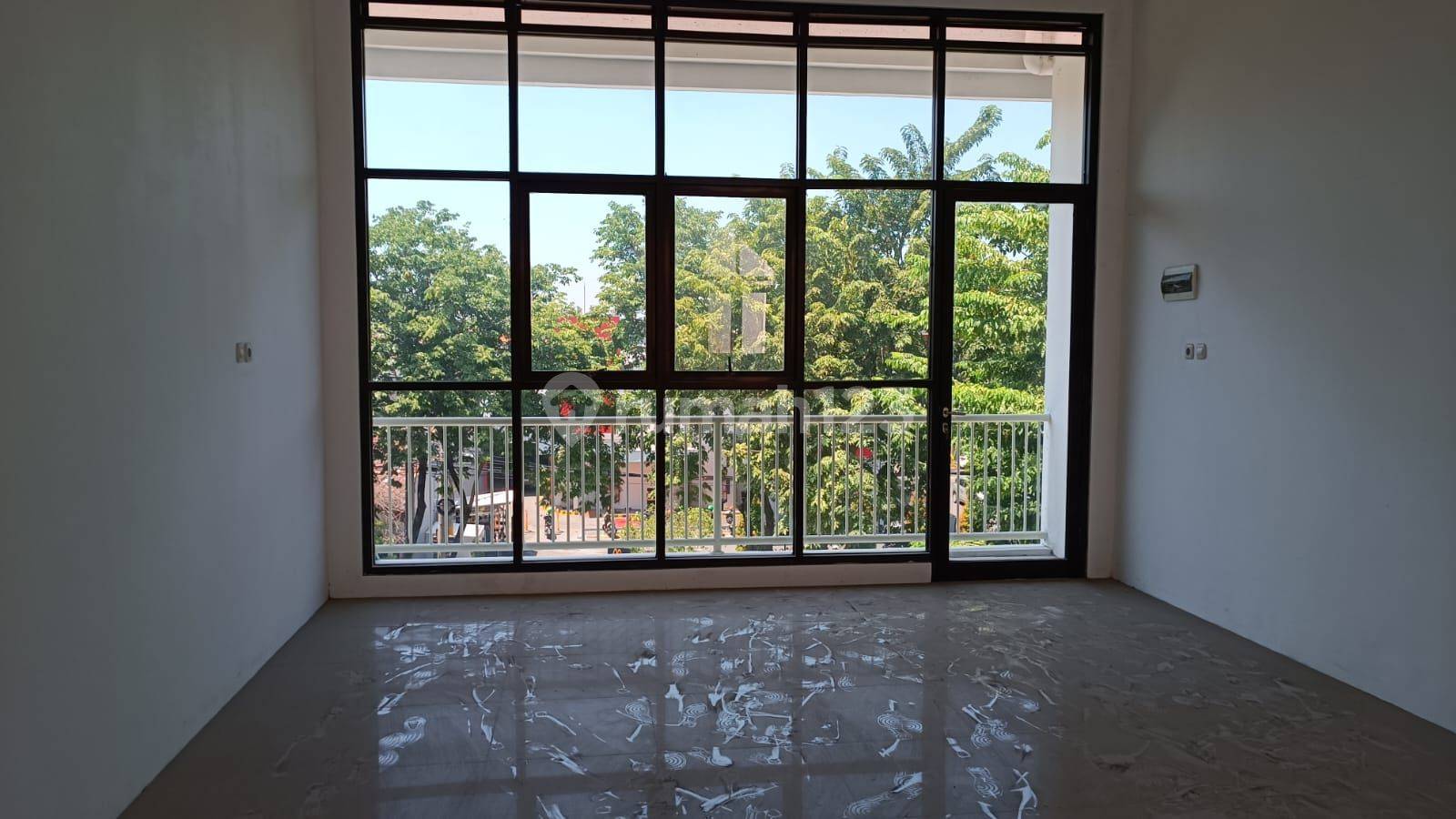 Commercial Property / Shop House in Strategic Rungkut Surabaya Area
