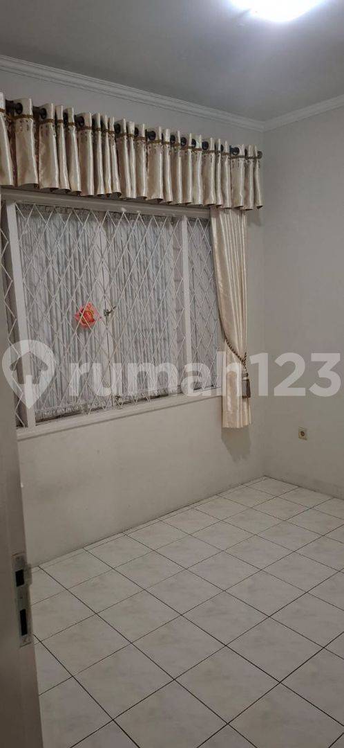 Ready to Move Semi-Furnished House in Jingga Negara