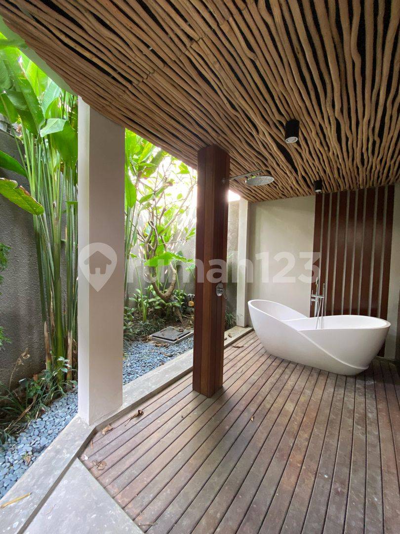 Modern 2-Bedroom Villa with Pool in Cemagi