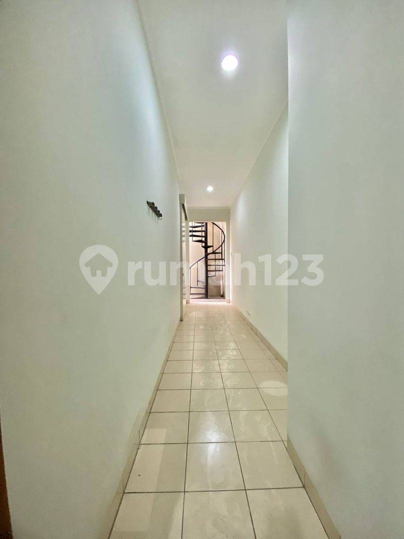 Spacious 4-Bedroom House with Multiple Amenities