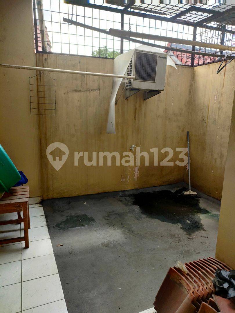 Spacious 2-Story House in Banjar Wijaya with Multiple Amenities