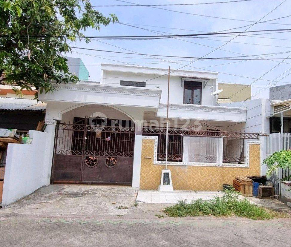 2-Story House in East Surabaya, Strategic Location Near Public Facilities