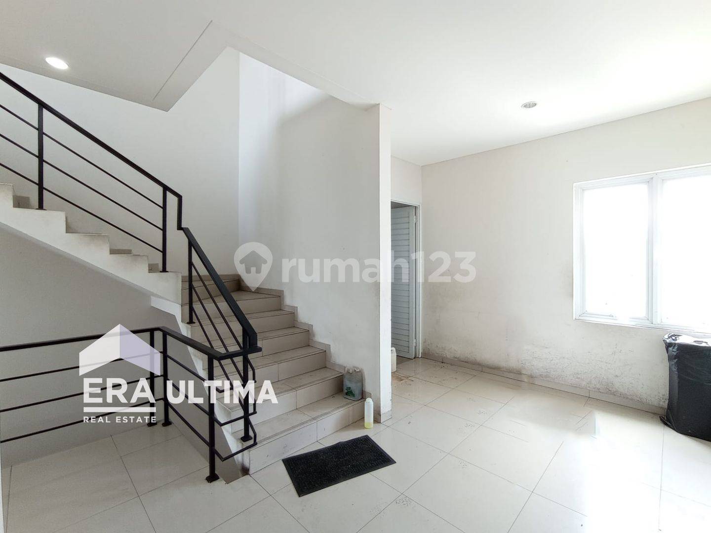 Strategic Commercial Property for Rent on Main Road