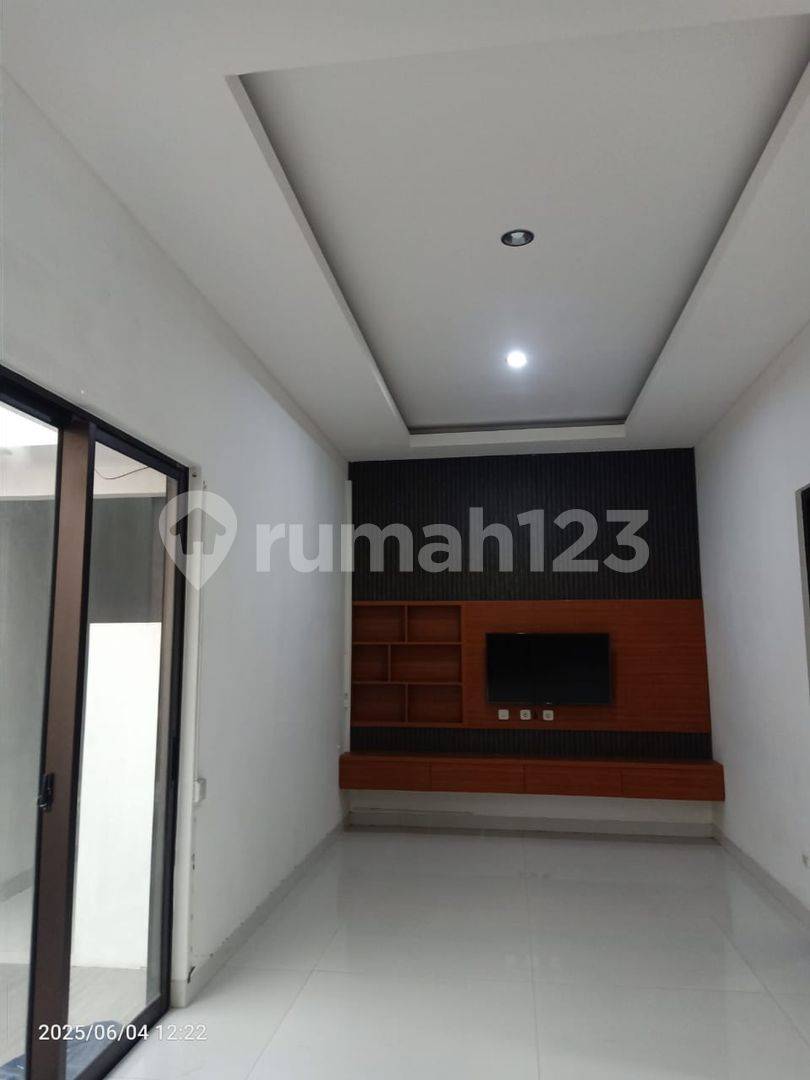 Pondok Permai Palagan-дағы стратегиялық орналасқан 2 қабатты үй