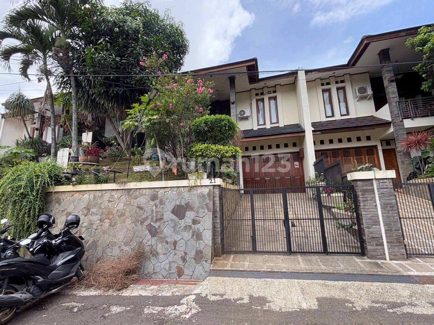 Luxury Rental House in Premium Pasteur/Sukajadi Location