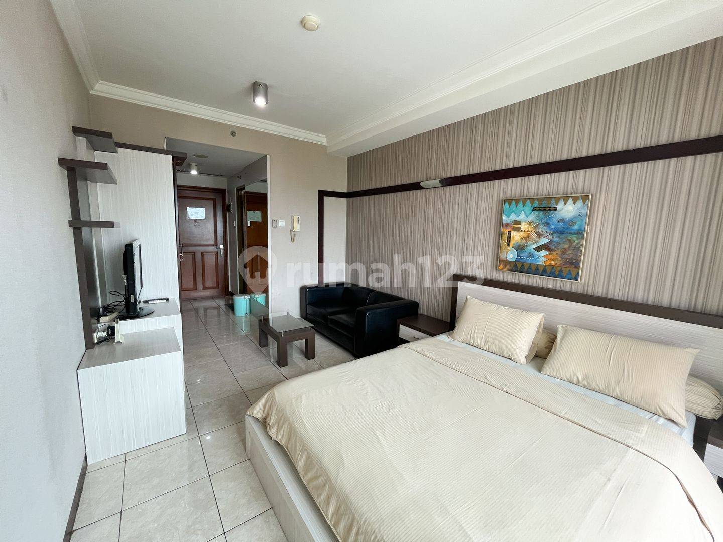Studio Apartment with Modern Amenities