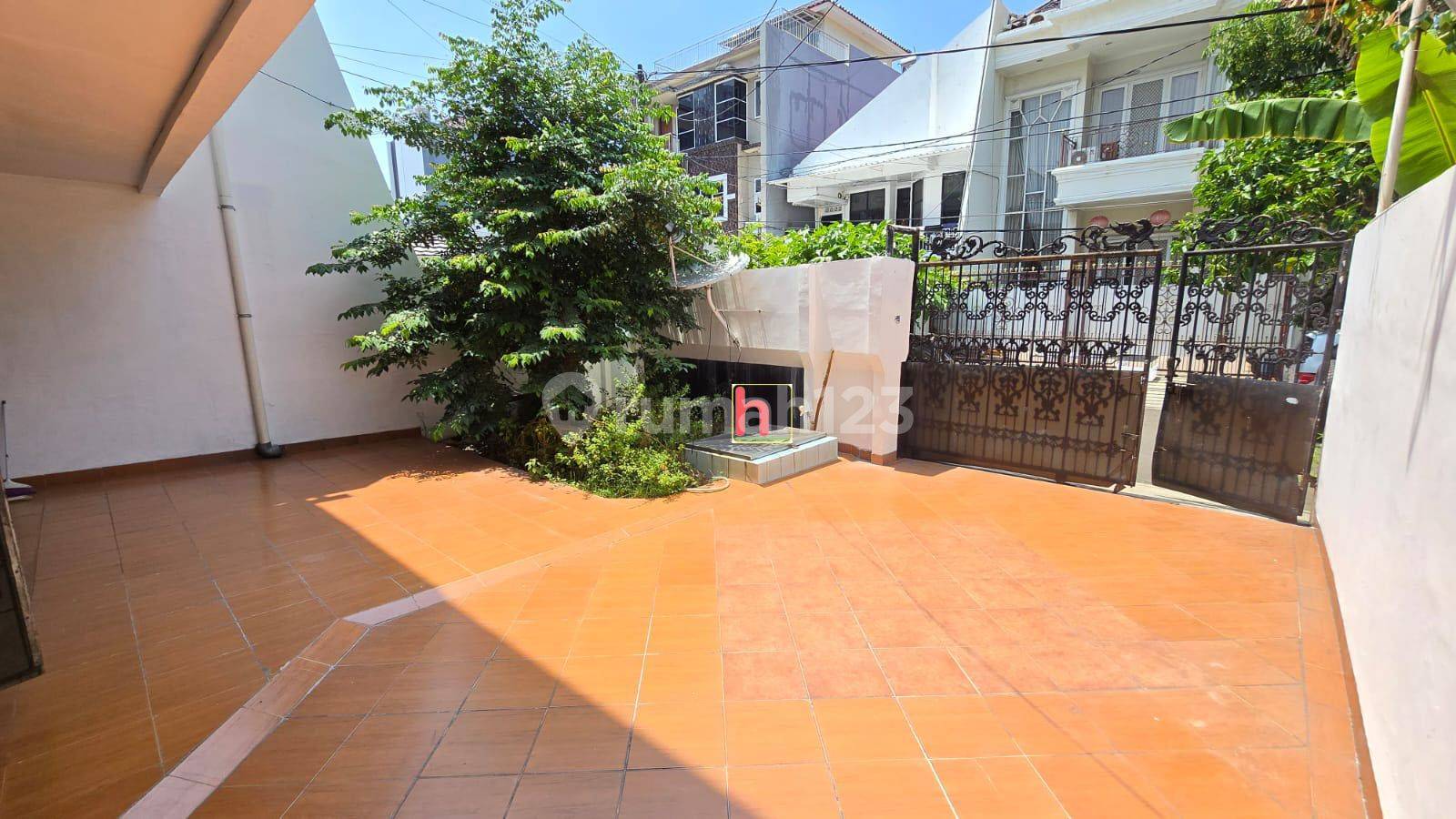 Rumah Pluit Timur - Просторий 4-кімнатний будинок в оренду