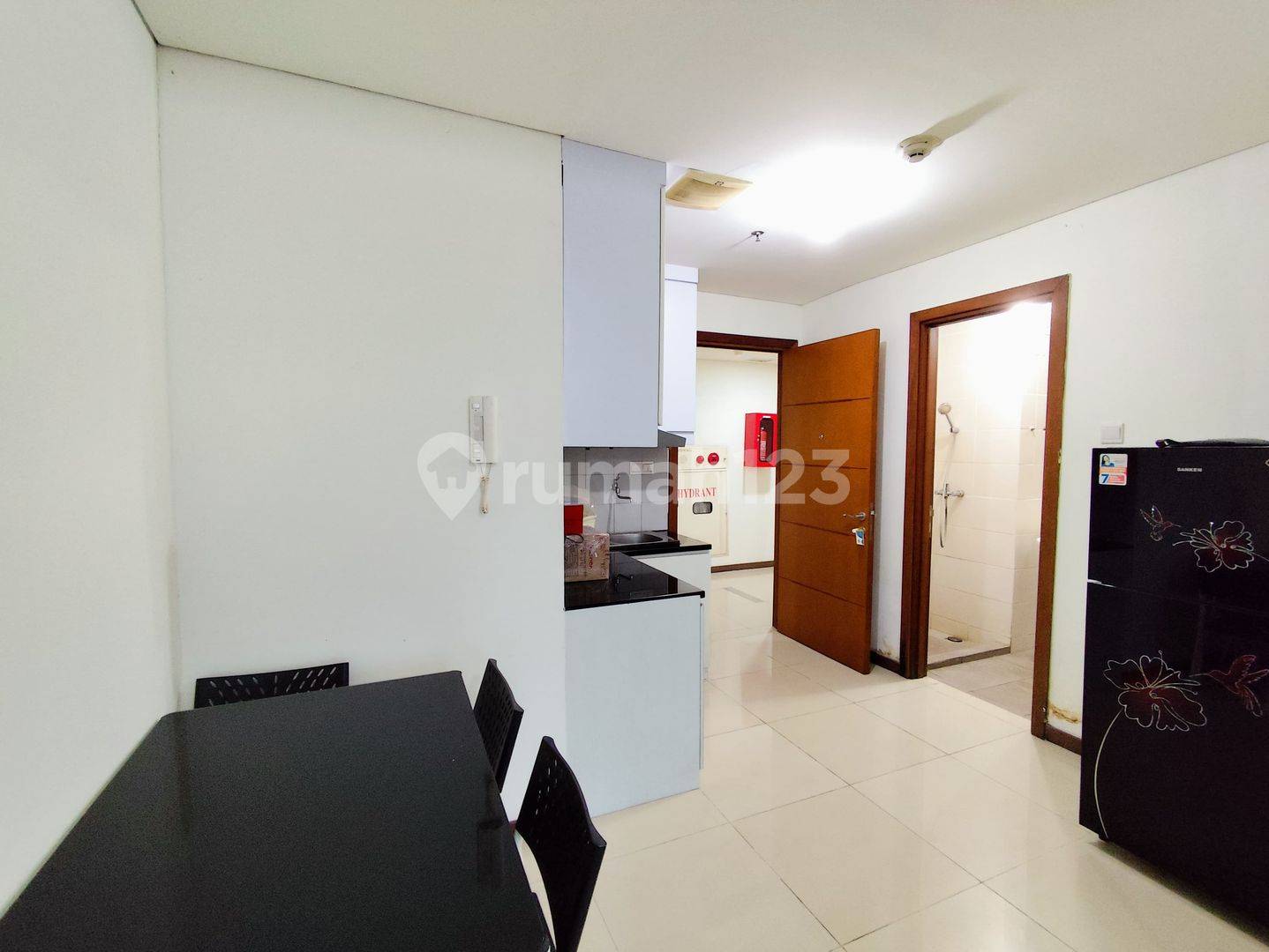 Green Bay Pluit Apartment with Multiple Facilities