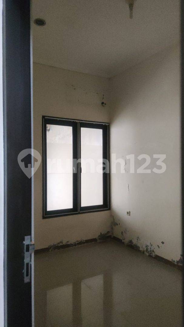 Single-story house in Wonorejo near MERR, strategic location