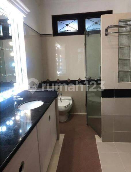 Strategic Location Golf BSD House with Lake View