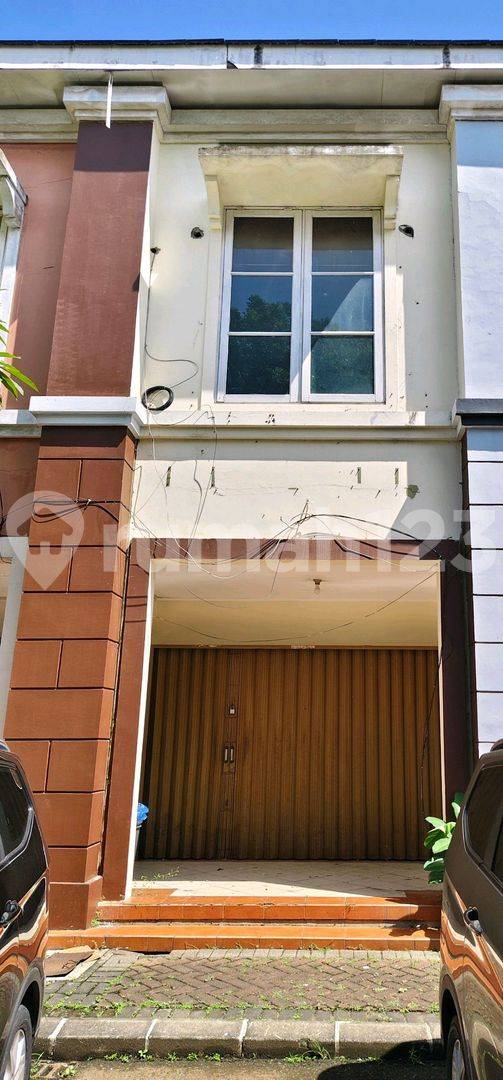 Ruko near Ciputra Mall, suitable for travel business, laundry, or office