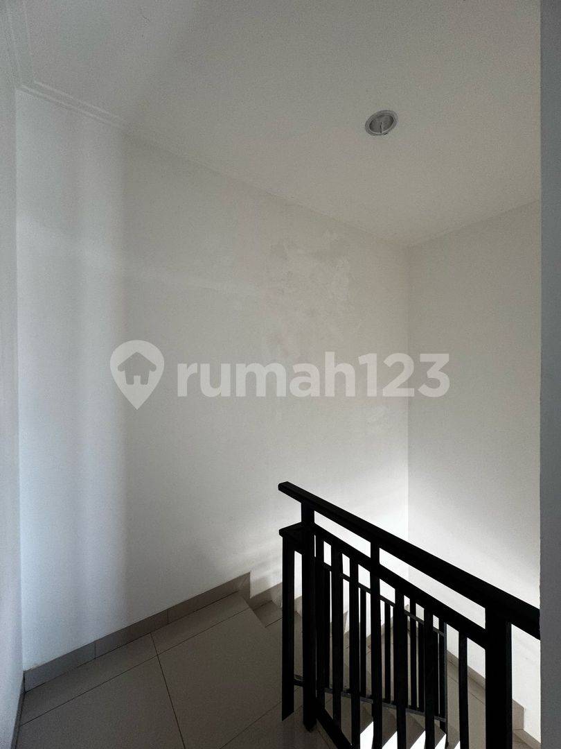 House in PIK 2, 2-story, 6x10 meter plot, vacant