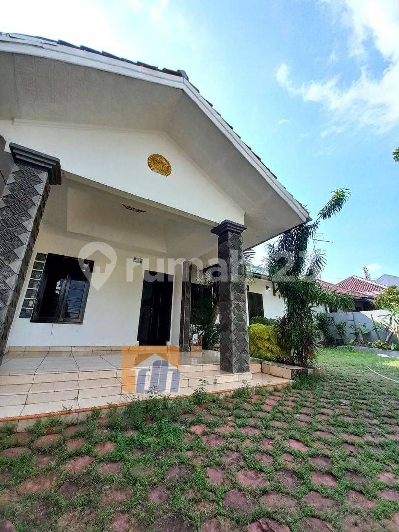 Spacious Tropical Single-Story House in Strategic Location