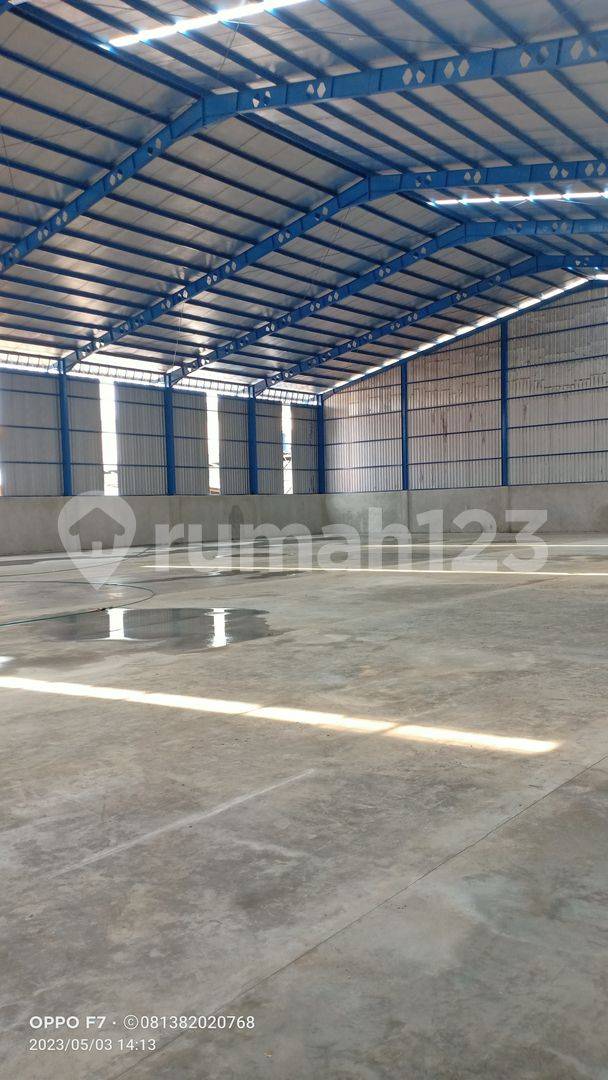 Spacious Industrial Warehouse with Security Gate Access