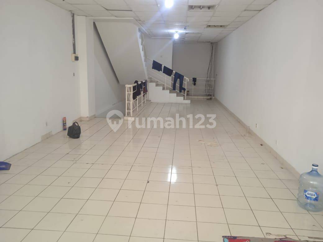 Mega Glodok Kemayoran-дағы дүкен/офис үшін коммерциялық бөлме