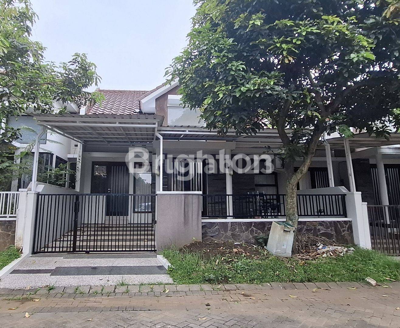 Semi-Furnished House in Malang with Security and Convenient Location