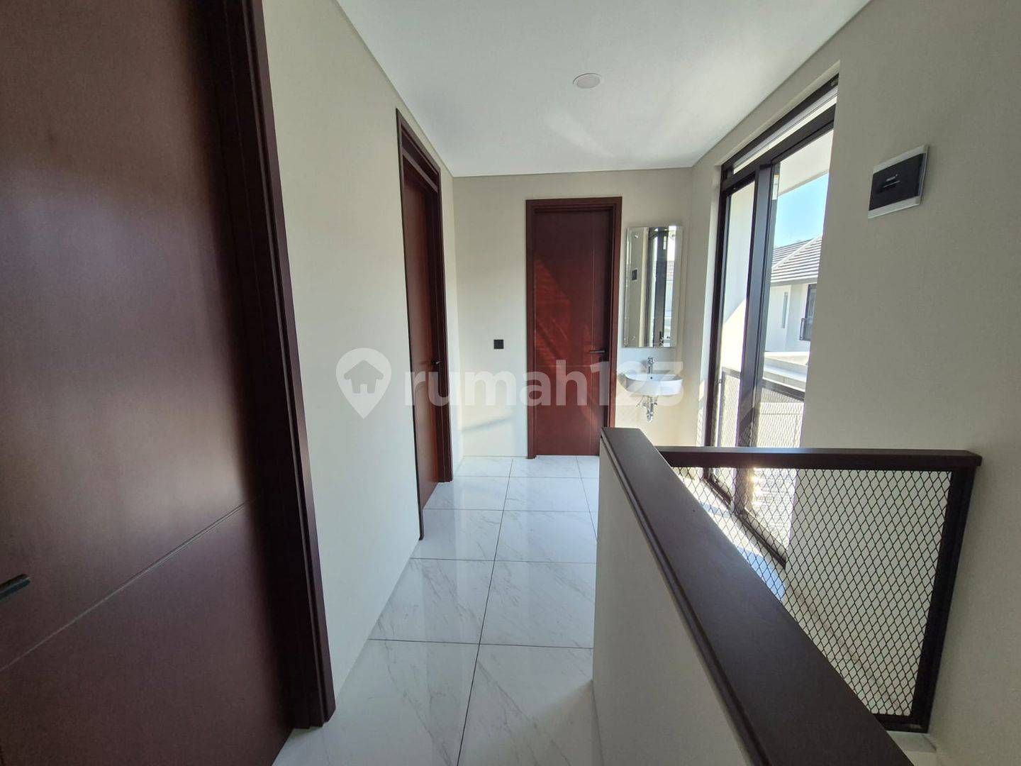 Solahart жүйесі бар Kota Baru Parahyangan қаласындағы Smart Home үйі