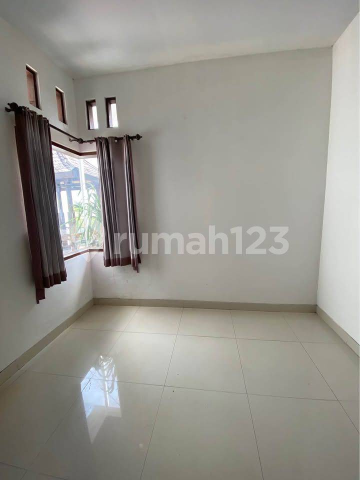 4 Bedroom House in Dalung near Canggu with Balcony and Gazebo