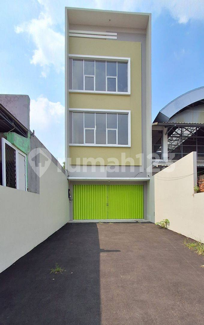 3-Story Commercial Building - Strategic Location, Newly Renovated