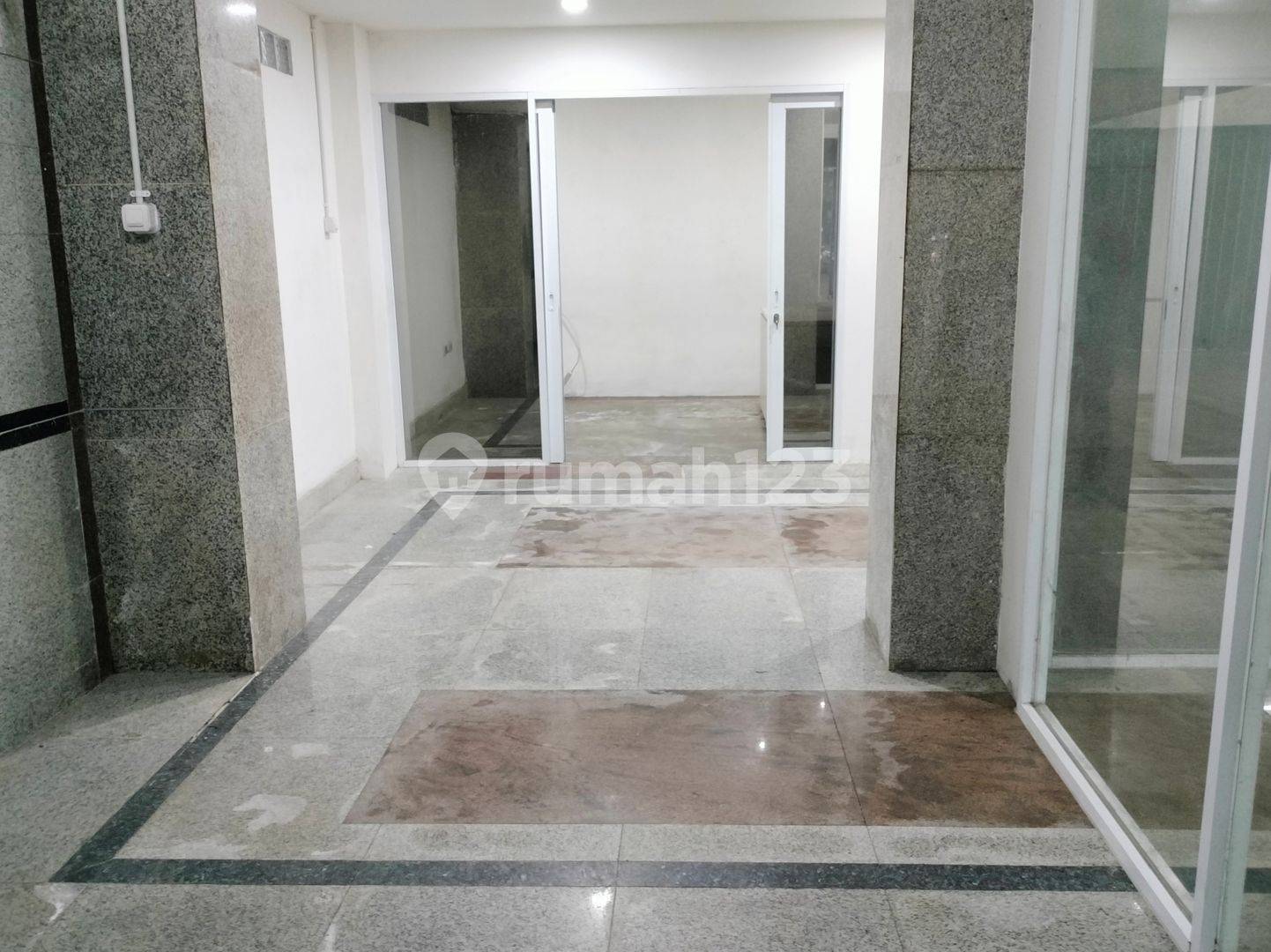Торговый дом в Pasar Pagi, 1 этаж, 187 м²