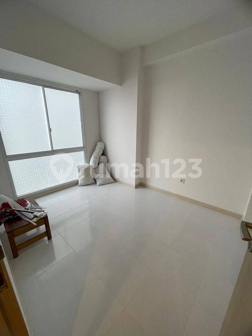 Tokyo Riverside Apartment - Compact Urban Living