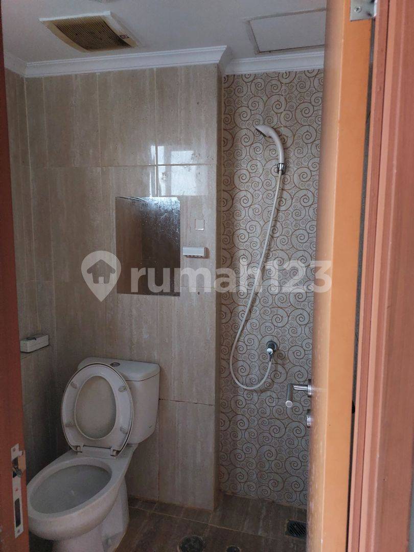 Apartment near Toll Gates, Surrounded by Malls, Close to Universities