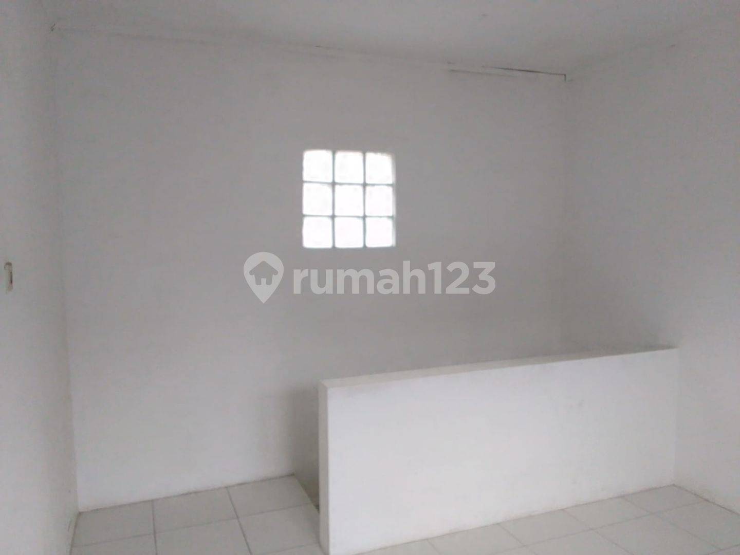 Spacious 4-Bedroom House with Parking