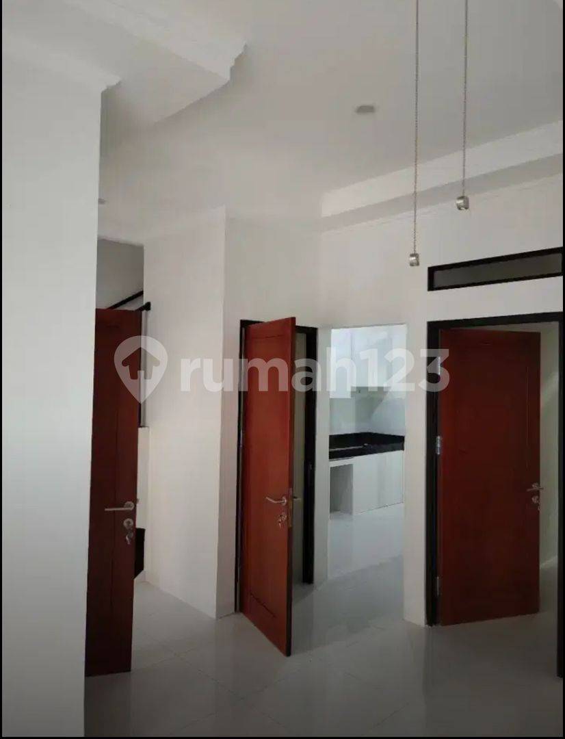 Modern Property Near City Toll and Strategic Urban Locations
