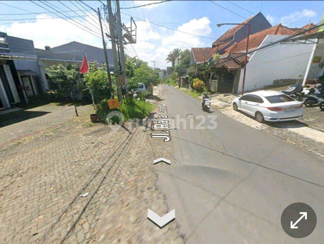 Spacious Townhouse with Carport and Modern Amenities