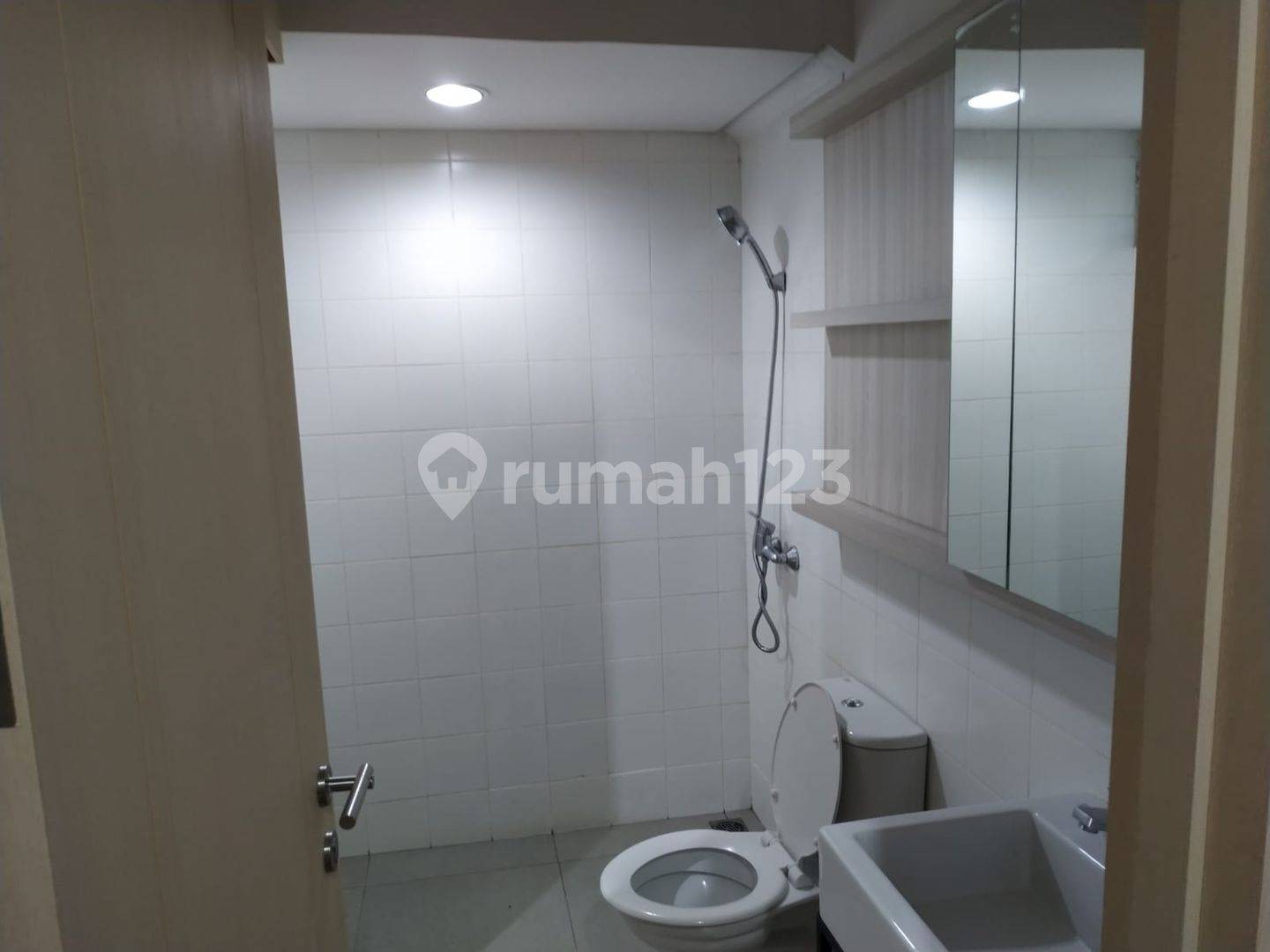 Smart Home 3 Floors Fully Furnished in Impresahaus Tabebuya BSD CITY