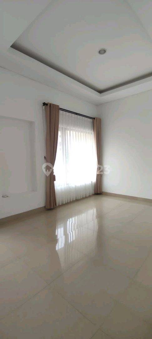Minimalist House at Setraria Sutami