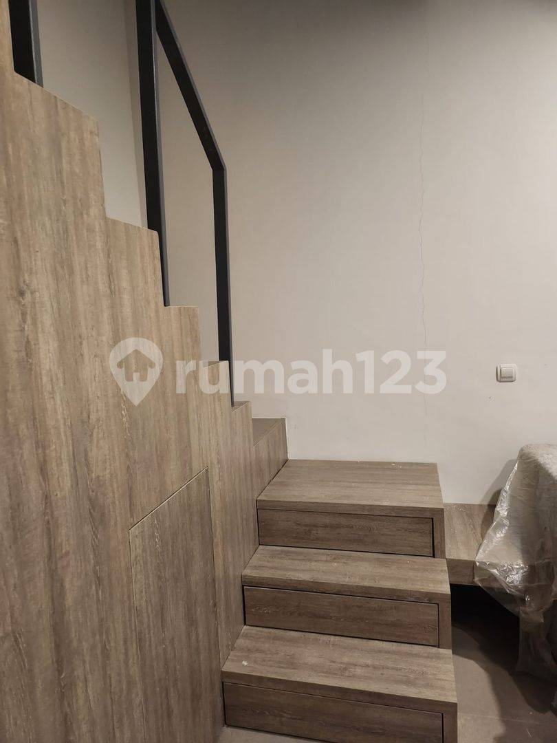 Повністю мебльований будинок у Freja House, BSD з кондиціонером та численними зручностями