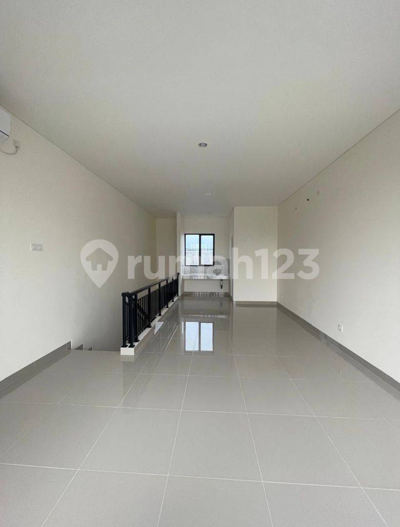 Коммерческая недвижимость Ruko Hampton Avenue в Gading Serpong - 3-этажное здание