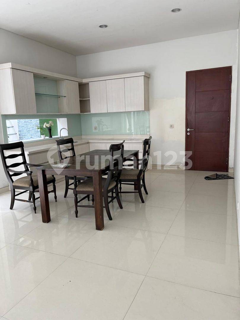Luxurious 2-Story House in Graha Family with 4 Bedrooms