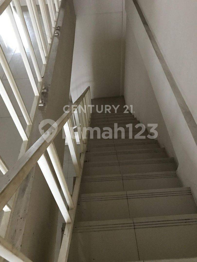 Corner Shop/Office Space in Rawamangun, East Jakarta